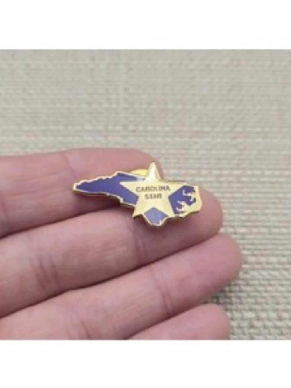 Carolina Star North Carolina State Shape Gold Tone Purple Enamel Lapel Pin A8347